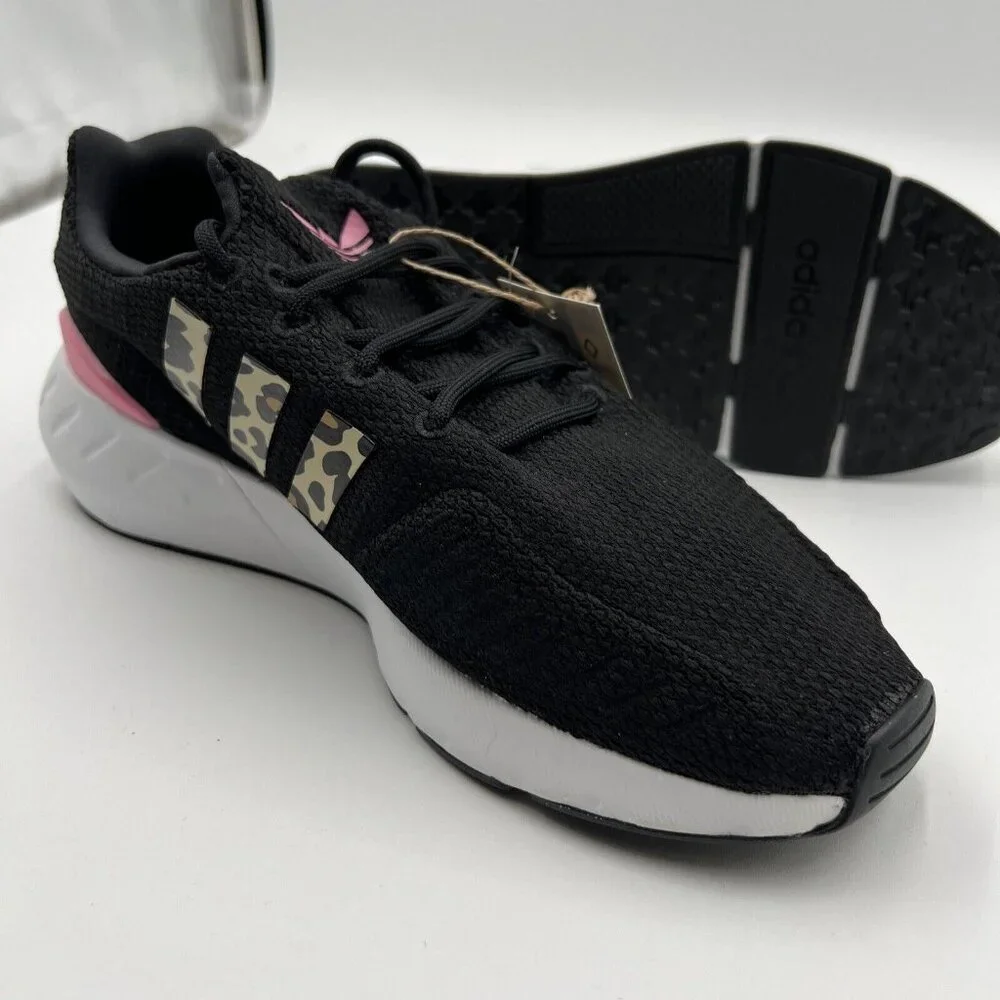 ADIDAS Originals Girl's Swift Run 22 (Big Kid) Black/Bliss Pink/Blue 7 Big Kid M